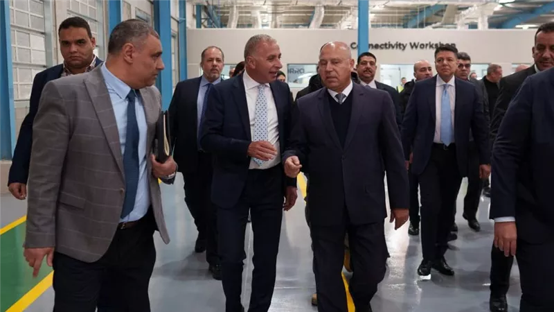 باستثمارات 2 مليار جنيه.. وزير الصناعة يفتتح مصنع السويدي لإنتاج كابلات الألياف الضوئية