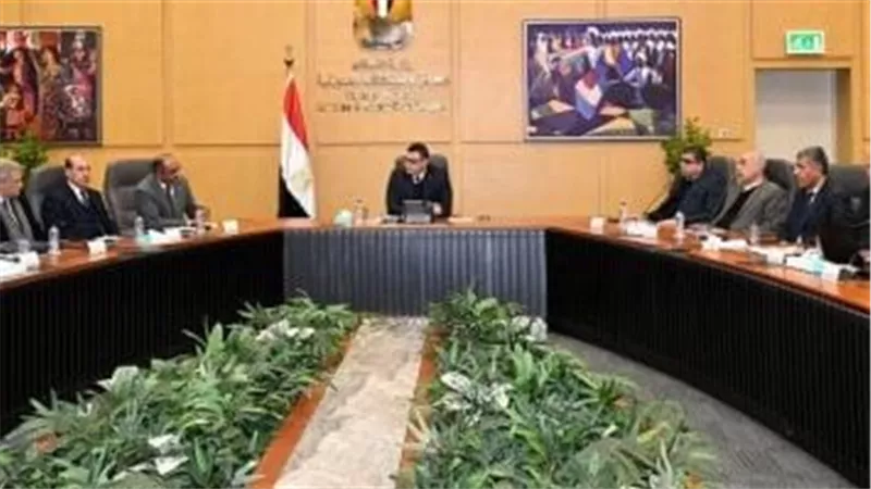 وزير الإسكان يوجه بالإسراع بمعدلات إنجاز مشروعات المياه والصرف بحياة كريمة