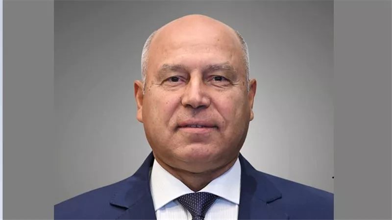 وزير الصناعة يلتقى مستثمرى العين السخنة لبحث حل مشاكلهم.. اليوم