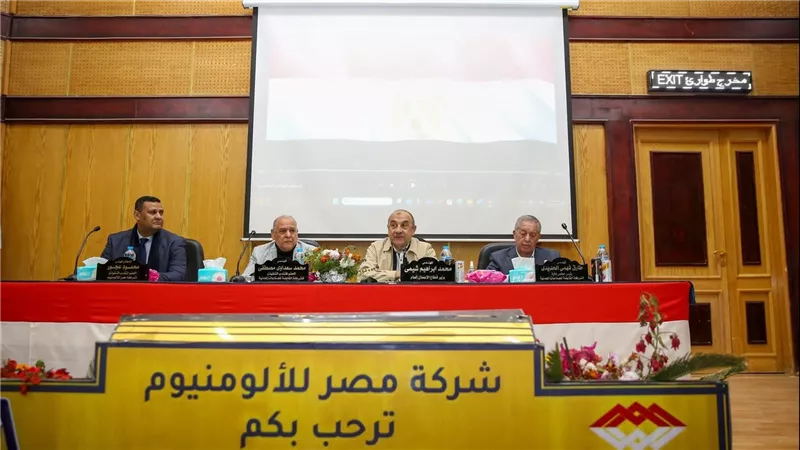 وزير قطاع الأعمال يعقد لقاءً مفتوحًا مع العاملين بـ”مصر للألومنيوم”