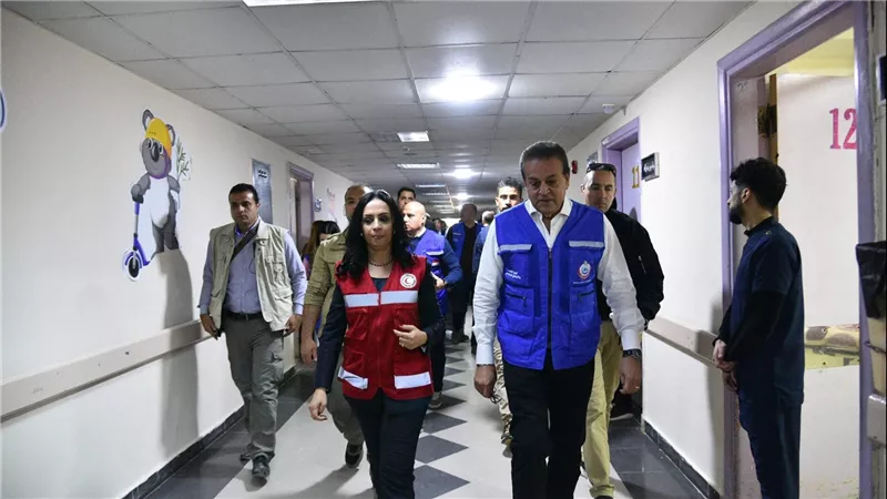 وزير الصحة يستعرض الخدمات الطبية المقدمة للفلسطينيين بمستشفى العريش أمام وفدين عربي وأوروبي