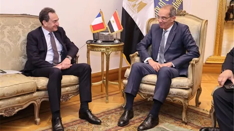 وزير الاتصالات يبحث مع سفير فرنسا تعزيز التعاون في مجال الذكاء الاصطناعي