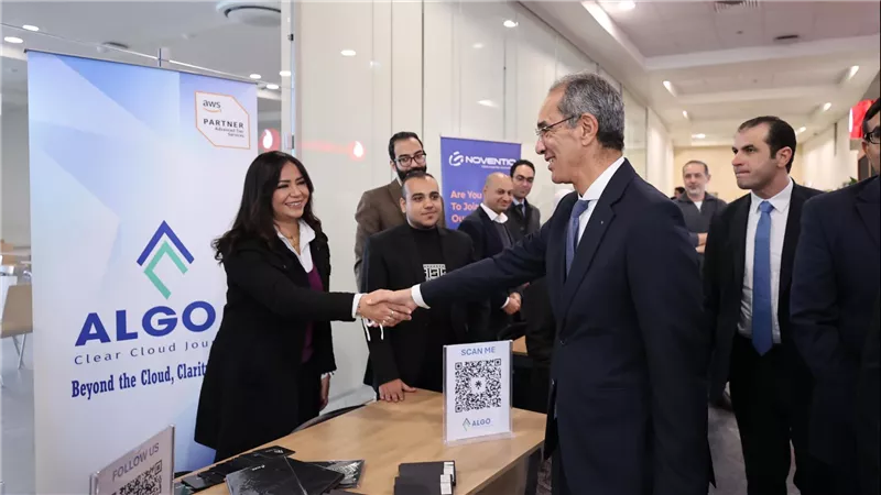وزير الاتصالات يكرم الفائزين بمسابقة السيارات ذاتية القيادة باستخدام الذكاء الاصطناعي