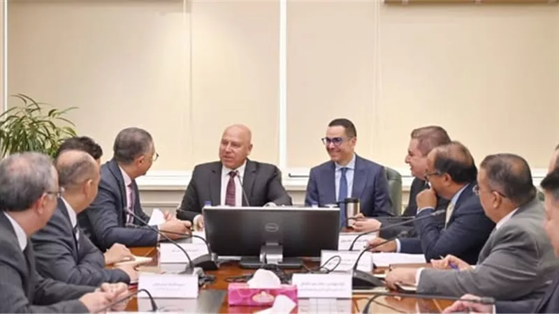وزيرا الصناعة والاستثمار يبحثان معايير الموافقة على إنشاء المناطق الحرة الخاصة الجديدة