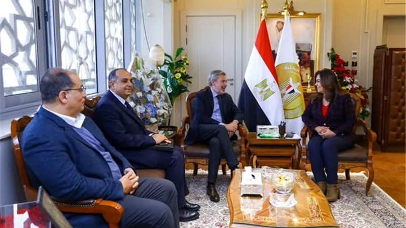 وزيرة التنمية المحلية تستقبل سفير إيطاليا بالقاهرة لبحث مجالات التعاون المشترك