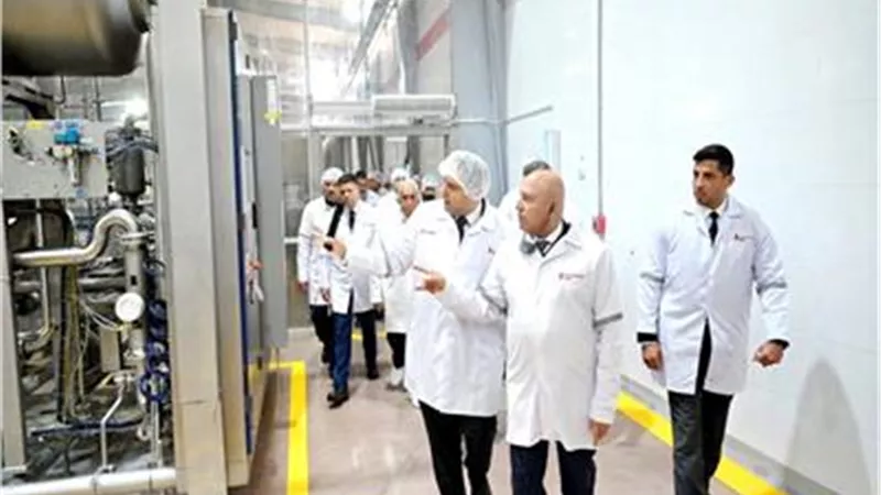 وزير الصناعة يشهد افتتاح خط إنتاج جديد بمصنع كوكاكولا بالسادات 