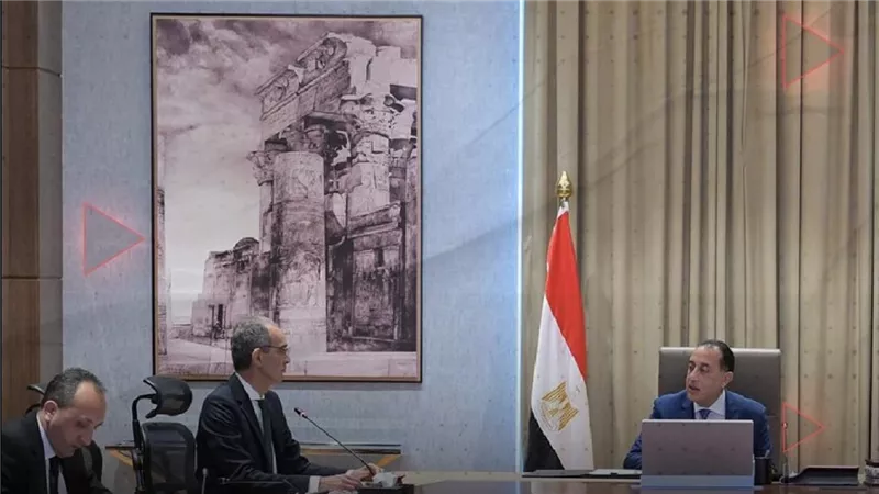 مدبولي يتابع مستهدفات التحول الرقمي.. وتشغيل “كارت الخدمات الموحد” في بورسعيد قريبًا