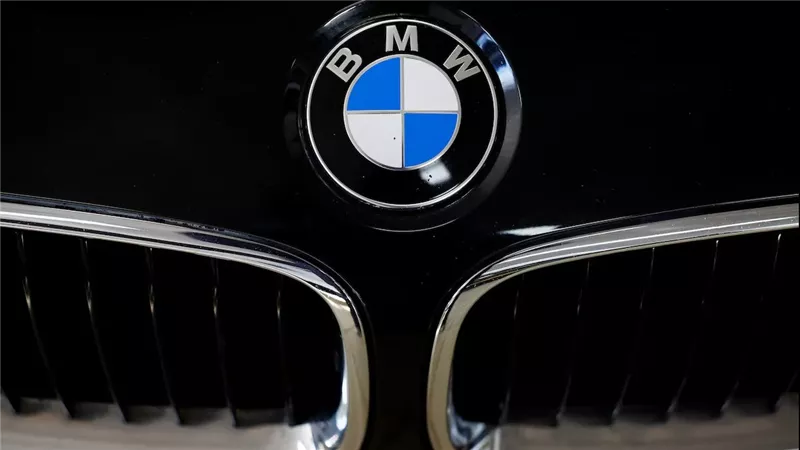 شركة BMW تتوقع خسائر بمليار يورو بسبب التعريفات الأمريكية 
