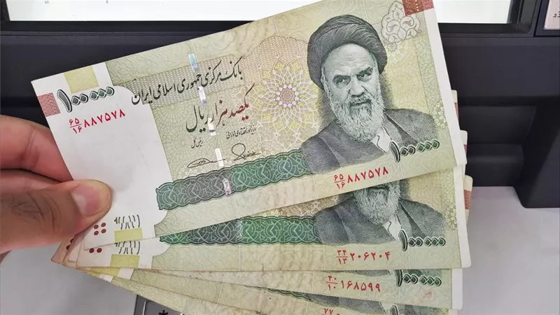 البنك المركزي الإيراني يصدر عملة جديدة بقيمة 200 ألف تومان