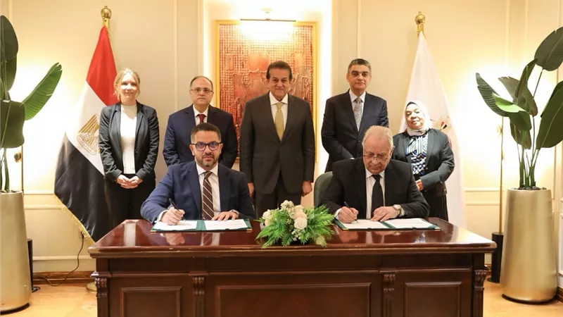 مصر توقّع اتفاقية لتوطين تكنولوجيا صناعة أدوية الأورام وتعزيز الأمن الدوائي