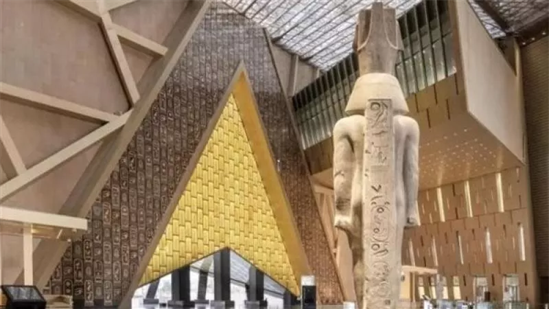 المتحف المصري الكبير..استعدادات مكثفة لافتتاح مرتقب يضم 100 ألف قطعة أثرية