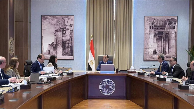 رئيس الوزراء يتابع جهود فض التشابكات المالية بين “البريد” وبنك الاستثمار القومي
