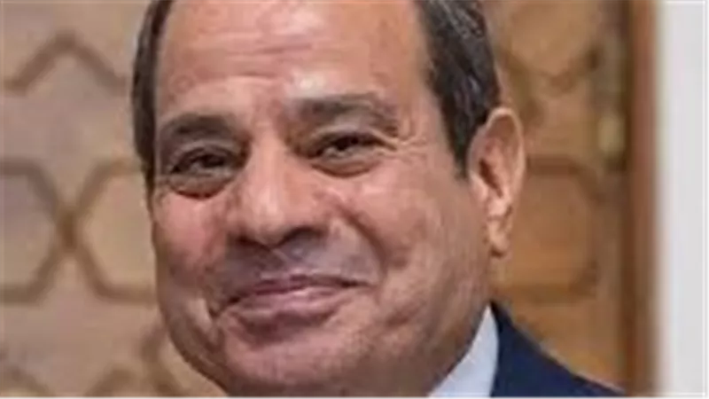 “فين القطايف يا حسين؟”.. الرئيس السيسي يمازح الفنان سامح حسين خلال حفل إفطار القوات المسلحة