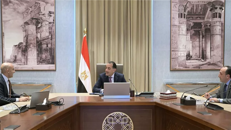 رئيس الوزراء يتابع مستجدات العملية التعليمية مع وزير التربية والتعليم