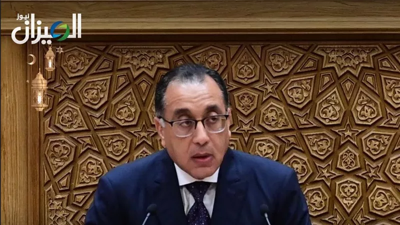 رئيس الوزراء ينفي بيع بنك القاهرة بمليار دولار
