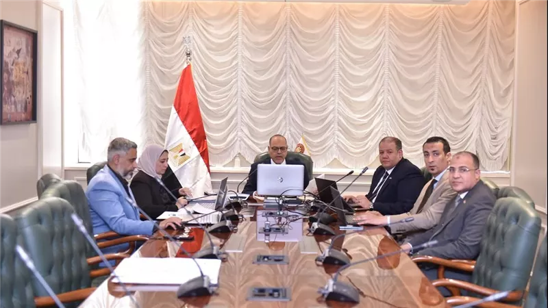 لأول مرة.. توزيع عقود عمل في 26 محافظة عبر الفيديو كونفرانس