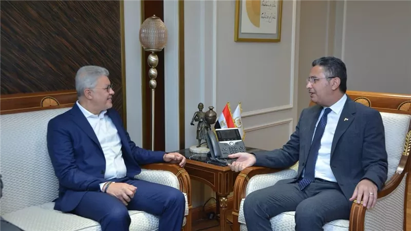 وزير التموين يعين أيمن إسماعيل رئيسًا للقابضة للصناعات الغذائية 
