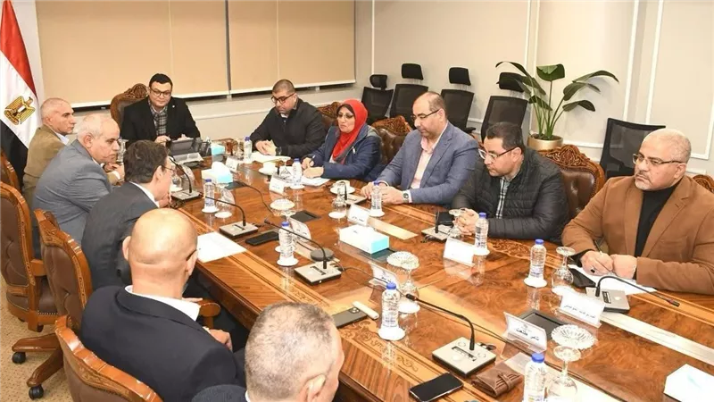 وزير الإسكان يستعرض ملفات التعاون مع بنك التعمير والإسكان وطرح 400 ألف وحدة سكنية جديدة