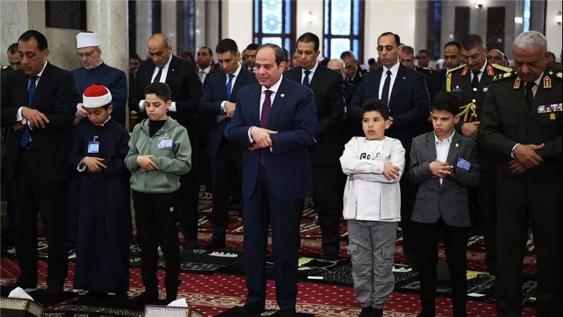 الرئيس السيسي يؤدي صلاة عيد الفطر ويشارك في احتفالية بالمركز الدولي للمؤتمرات