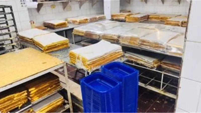 غلق 4 فروع لمحل حلويات شهير في بنها بسبب مخالفة التراخيص 