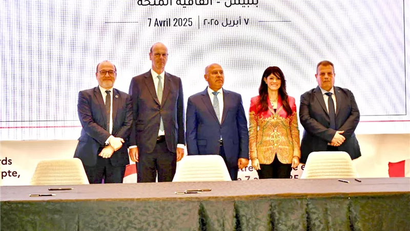مصر توقع اتفاقًا مع الوكالة الفرنسية للتنمية لتمويل مشروع خط السكك الحديدية الروبيكي 
