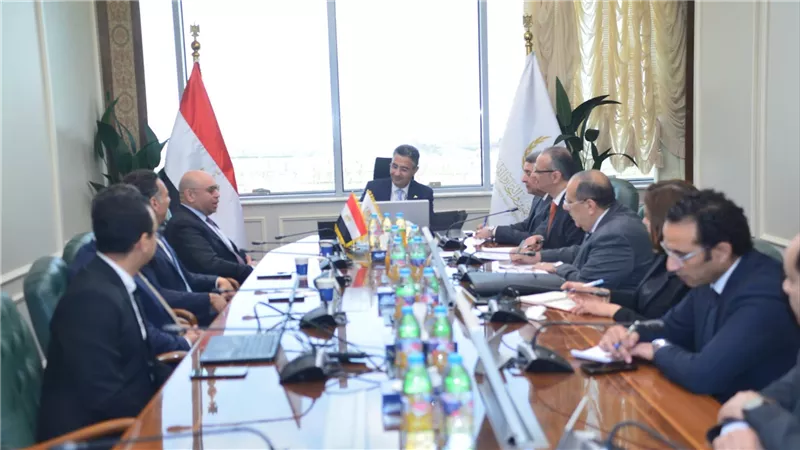 وزير التموين يبحث مع “ماجد الفطيم” التوسع في الشراكات الاستثمارية