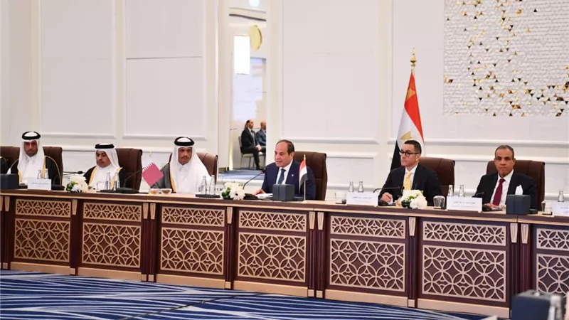 الرئيس السيسي يدعو رجال الأعمال القطريين لتعزيز استثماراتهم في مصر..تقرير
