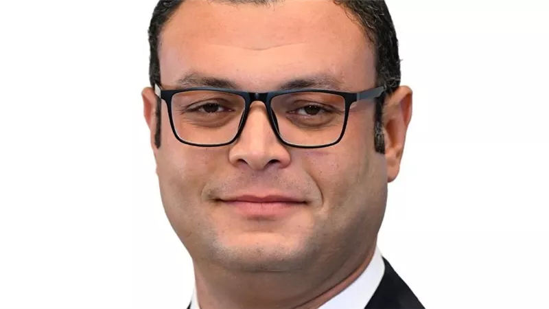 وزير الإسكان يستعرض مشروعات تطوير “سور مجرى العيون” 