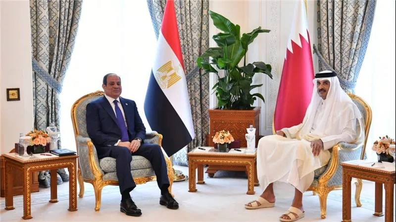 الرئيس السيسي يلتقي أمير قطر في مستهل جولته الخليجية