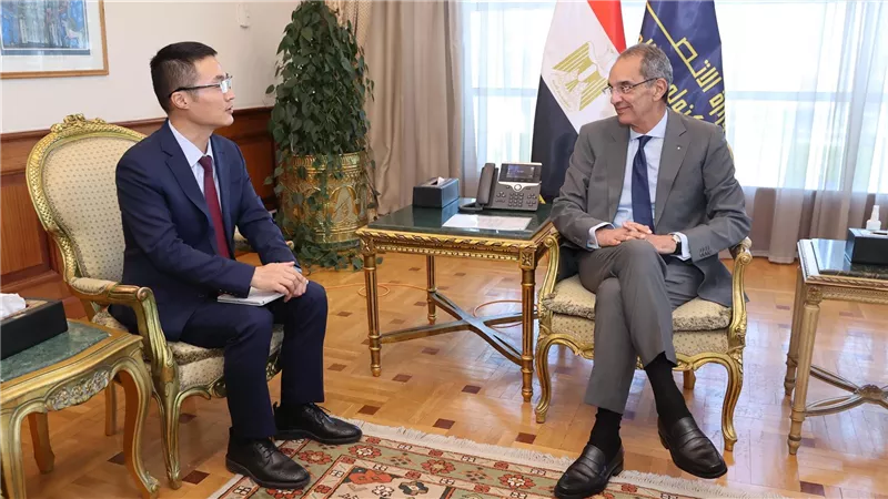  وزير الاتصالات يلتقي الرئيس التنفيذي الجديد لهواوي مصر 