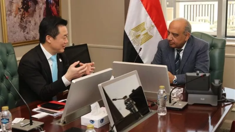  الكهرباء تبحث مع هواوي العالمية التعاون في التحول الرقمي ومشروعات الطاقة المتجددة