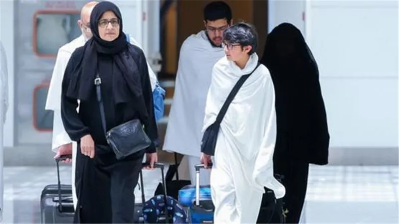 السعودية: غرامات وعقوبات للمستقدمين المتأخرين في إبلاغ مغادرة المعتمرين
