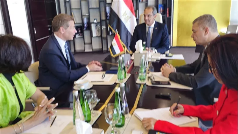وزير الاتصالات يبحث في دبي فرص الاستثمار في التعهيد 
