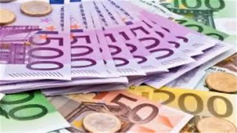 اليورو ينافس الدولار مع تراجع الثقة في السياسات الاقتصادية الأمريكية