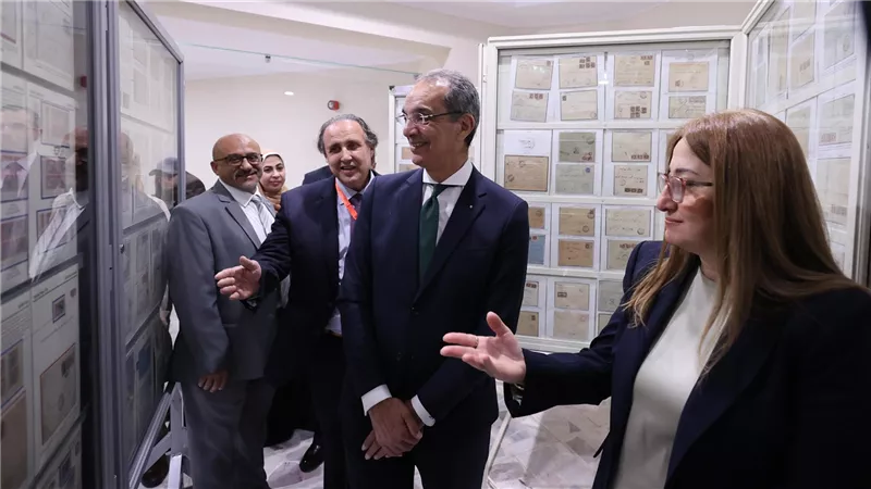 وزير الاتصالات يشهد احتفالية مرور 100 عام على إصدار أول طابع بريد تذكاري مصري