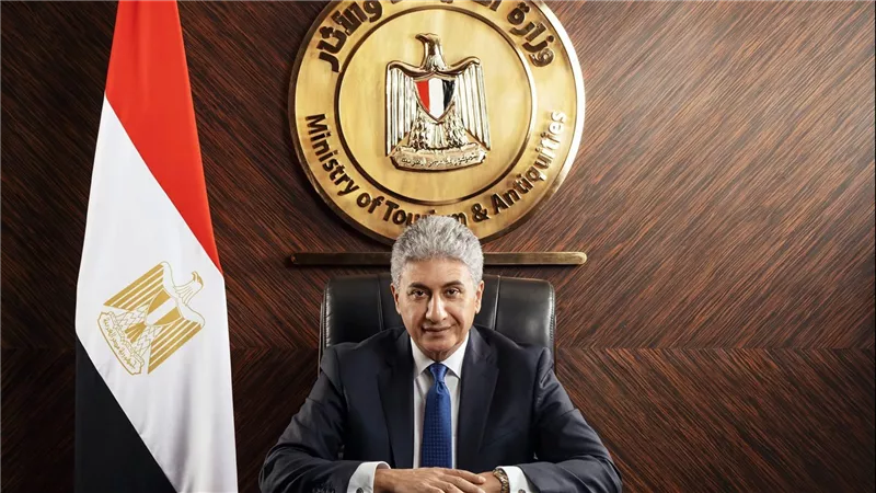 وزير السياحة يغادر إلى دبي للمشاركة في فعاليات معرض سوق السفر العربي 