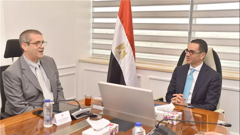 وزير الاستثمار يبحث مع اللجنة الدولية للقطن سبل دعم صناعة الغزل والنسيج