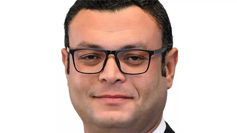 وزير الإسكان يتابع المشروعات السكنية والمرافق والطرق بمدينة السادات