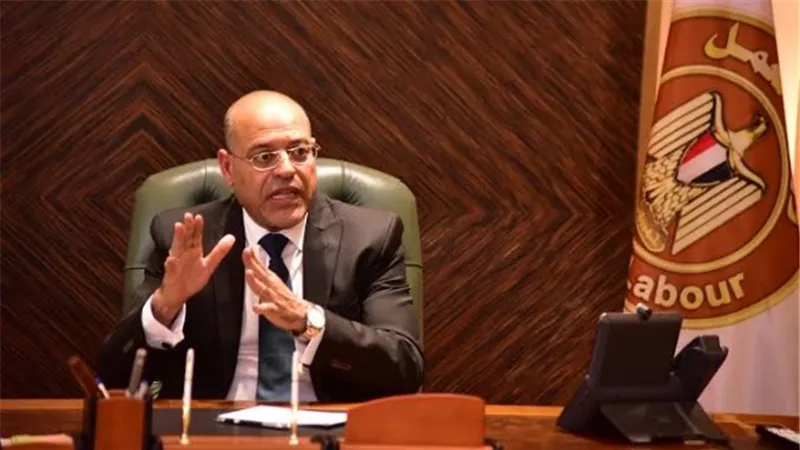 وزير العمل يوجه بصرف تعويضات عاجلة لضحايا سقوط جملون مصنع بالمنوفية