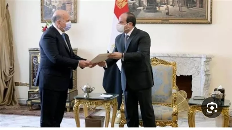 الرئيس السيسي يستقبل وزير خارجية العراق ويسلّم دعوة للمشاركة في القمة العربية ببغداد