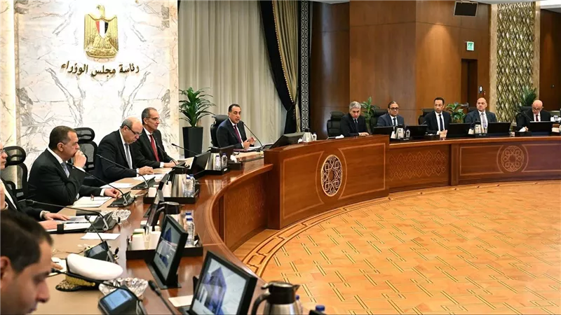 رئيس الوزراء يتابع خطة تيسير إجراءات دخول السائحين بالمطارات والمنافذ