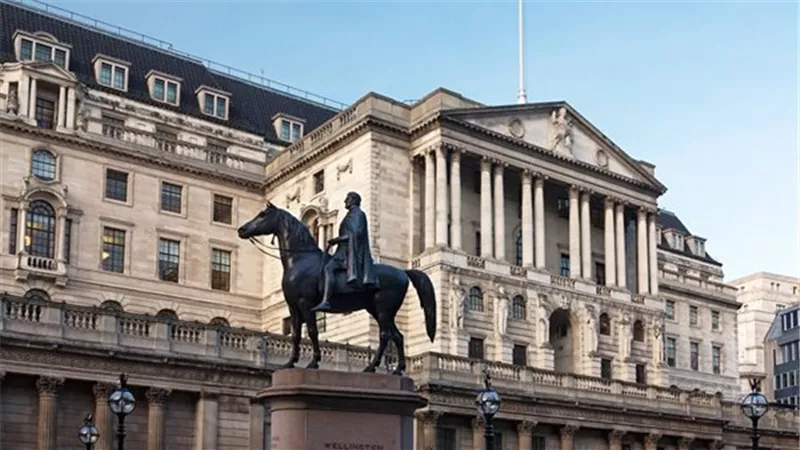 بنك إنجلترا يخفض سعر الفائدة بمقدار 25 نقطة أساس لـ4.25%