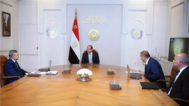 السيسي يتابع تطورات قناة السويس ويوجّه بتعزيز الصناعات البحرية وخلق فرص عمل