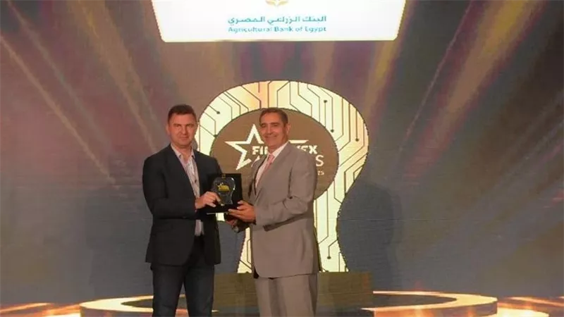 البنك الزراعي المصري يحصل على جائزة التميز في الخدمات المصرفية من قمة فينوفكس شمال أفريقيا 2025