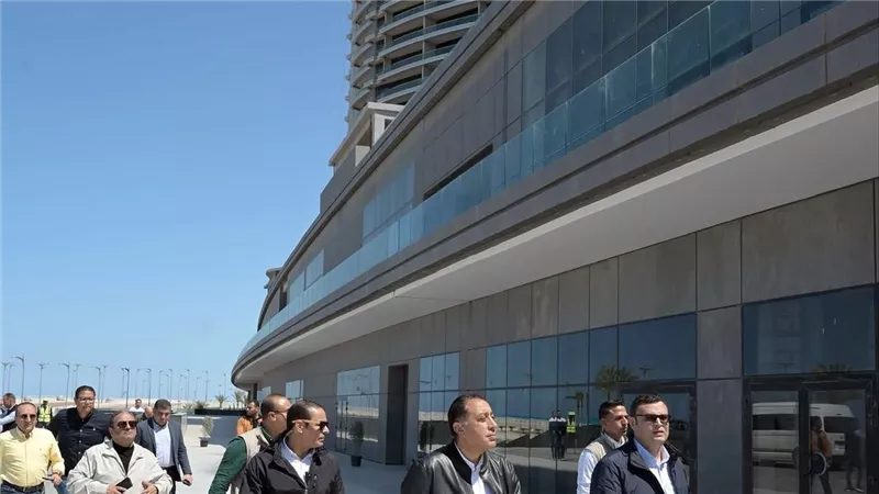 رئيس الوزراء يتفقد وحدات مبادرة 