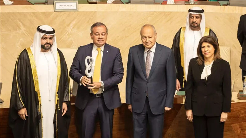 تكريم محمد علي الرئيس التنفيذي لـ«أبو ظبي الإسلامي – مصر» في «اليوم العربي للاستدامة» 