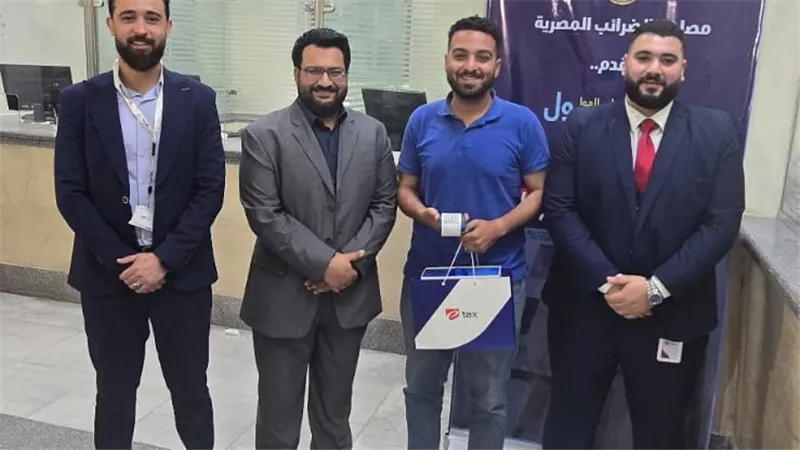 «الضرائب» تسلم «مجانًا» أجهزة نقاط البيع POS   للمستفيدين من النظام المبسط تحت الـ 20 مليون جنيه..