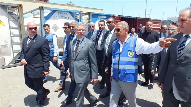 رئيس مصلحة الجمارك:معًا.. سنحقق مستهدفاتنا.. وينخفض زمن الإفراج الجمركي إلى يومين فقط بنهاية 2025