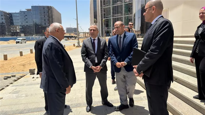 رئيس البنك الزراعي المصري يتفقد الأعمال النهائية بمقر البنك بالعاصمة الإدارية تمهيداً لافتتاحه قريباً