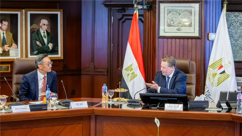 محافظ البنك المركزي المصري يلتقي رئيس البنك الصناعي والتجاري الصيني لبحث التعاون المشترك